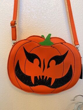 KNOTTS SCARY FARM Orange Pumpkin Face Crossbody Bag with Green Stem